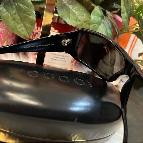 Gucci Black Sunglasses - Picture 6 of 11